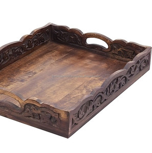 Bandeja para servir de madera cuadrada moderna hecha a mano con asas detalle intrincado tallado ecológico para el desayuno y la decoración del hogar - Product Image 1