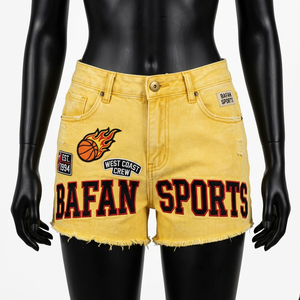 กางเกงขาสั้นยีนส์เดนิมพรีเมียมสำหรับผู้หญิง สีเหลืองฟอก แต่งขอบดิบ ปักลายปักโลโก้ตามสั่ง - Product Image 3