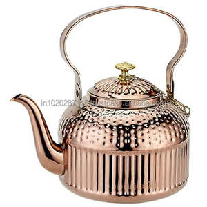 กาต้มน้ำทองแดงออกแบบเป็นของแท้มีลายเส้นที่สะอาดและโทนสีโบราณที่สร้างขึ้นสำหรับการตกแต่งภายในหรือการแสดงห้องครัว - Product Image 3