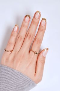 Uñas postizas rosas de alta calidad, forma cuadrada, personalizadas, OEM, ODM, de fábrica, de lujo, con perlas y diamantes de imitación. - Product Image 3