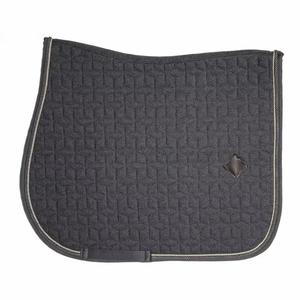 Tapis de selle équestre 2026 en velours pour dressage et saut d'obstacles, avec sangle de maintien à triple fixation pour un confort amélioré - Product Image 2