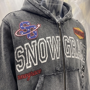 เสื้อฮู้ดซิปครอปทรงโอเวอร์ไซส์ Snowgrace ดีไซน์ขาดๆ แต่งกระเป๋าหน้า พร้อมโลโก้ เสื้อผ้าลำลองสำหรับผู้ชาย ใส่ได้ในช่วงฤดูใบไม้ร่วง - Product Image 5