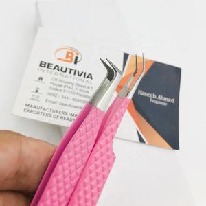 Pince à épiler d'extension de cils à pointe en fibre enduite de poudre rose personnalisée pince à épiler en acier inoxydable de marque privée adhérence parfaite testée à la main - Product Image 1