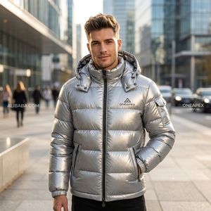 Veste matelassée à capuche pour homme en argent métallisé, veste d'hiver chaude et matelassée pour l'extérieur, veste légère imperméable One Apex - Product Image 5