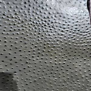 Matériau en cuir imprimé effet autruche de qualité supérieure pour la confection de sacs à main, portefeuilles, ceintures, chaussures, porte-clés, tapisserie et articles de mode - Product Image 5