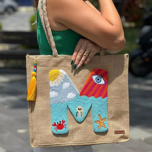 Bolso de mano de yute personalizado con parche de letra M de chenilla, asa de cuerda, para la playa, compras o uso casual para mujer - Product Image 1