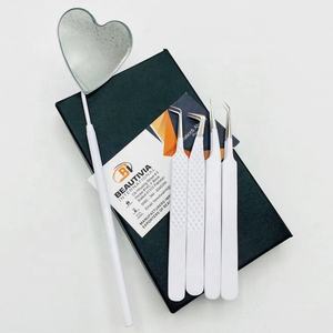 แหนบต่อขนตาสแตนเลสแบบแยกปลายแหลมรูปหัวใจแหนบเคลือบผงสีขาวโลโก้แบบกำหนดเอง - Product Image 1