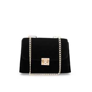 Bolso de hombro informal negro P54141 con cadena fina y pulseras de eslabones - Product Image 3