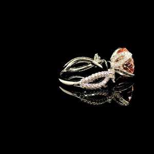 แหวนเพชรทรงกลมสีชมพู 2.01 กะรัต แบบปลูกในห้องปฏิบัติการ ประดับด้วยดอกไม้ สำหรับผู้หญิง ทองคำแท้ 14K ของขวัญแต่งงานสุดพิเศษสำหรับแฟนสาว - Product Image 2