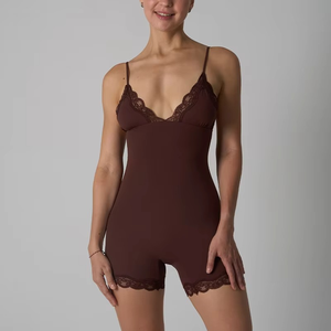 Combinaison moulante sans manches pour femme avec dentelle, en nylon élasthanne doux, effet gainant - Product Image 1