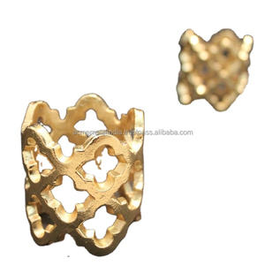 Servilletero de oro en latón macizo con diseño de corte láser perfecto para ceremonias de boda y ocasiones especiales - Product Image 1