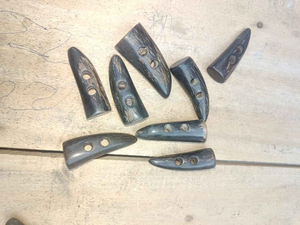 Broches de Cuerno de Búfalo Pulido Natural y Ecológico para Botones de Abrigos y Prendas de Vestir por Crescent Crafts - Product Image 3