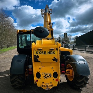 Chariot télescopique électrique JCB de qualité supérieure, conçu pour un levage de précision, utilisation en intérieur et en extérieur, et coûts d'entretien réduits - Product Image 4