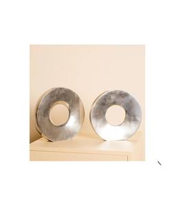 Magnifique vase à fleurs décoratif en métal pour une décoration intérieure sophistiquée, au design artistique et à la beauté durable. - Product Image 2