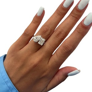 Bague de fiançailles de luxe en or massif 18 carats avec diamant de laboratoire émeraude et poire de 4 carats Toi et Moi, certifié IGI, pour les occasions spéciales - Product Image 3