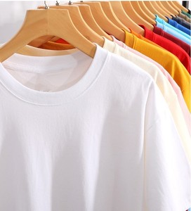 เสื้อยืดคอกลมแขนสั้นผู้ชายสีพื้นผ้าฝ้ายแท้ 200 กรัมทรงหลวมสบายๆ ปักโลโก้ ผลิตในโรงงานบังกลาเทศ ราคาโรงงาน รับผลิตแบบ OEM - Product Image 3