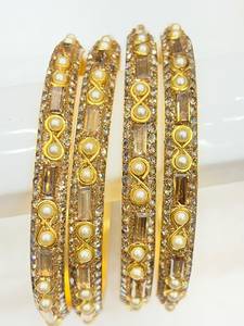 Bracelet manchette en laiton martelé de créateur MN EXPORTS pour femme, fait main, collection classique de bijoux de mariage islamiques et chrétiens - Product Image 4