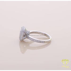 Bague rectangulaire arrondie en argent sterling 925 avec diamant moissanite et surface de pierre détaillée pour les revendeurs de bijoux - Product Image 5