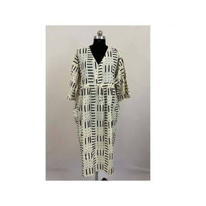 Caftán Morado para Mujer, Vestido Largo Holgado con Cuello en V, Estampado Floral Indio, Mangas Cortas, Tejido Natural, Ideal para la Playa o como Ropa de Dormir - Product Image 6