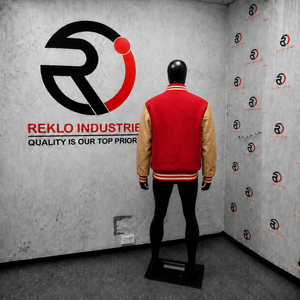 Chaqueta Varsity Roja de Lana con Mangas de Cuero Beige, Chaqueta Bomber de Béisbol Personalizada con Letras, para Hombre y Mujer, Venta al Por Mayor, Estilo Clásico - Product Image 4