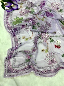 Sari de seda suave con estampado digital y bordado, y blusa original con bordado de lentejuelas y trabajo de espejo. - Product Image 4