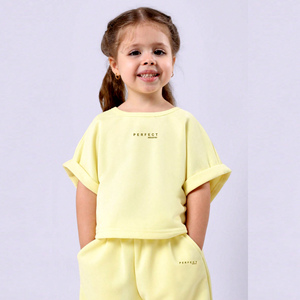 Conjuntos de ropa para niñas de 2 piezas, camiseta y pantalones, conjunto 100% algodón 220GSM, camisetas con logo personalizado, bordado, impresión en relieve, camisetas para niñas - Product Image 6