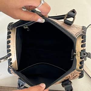 Sac à main Speedy en cuir artisanal occidental pour femme, sac à bandoulière de luxe de créateur, sac à main cylindrique, mini sac de voyage haut de gamme - Product Image 6