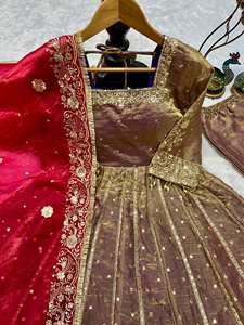 Conjunto de Vestido de Novia con Bordado Intenso y Falda Acampanada para Mujer – Completamente Cosido - Product Image 3