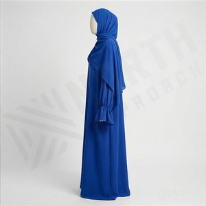 Abaya musulmane décontractée et modeste, ornée de perles, broderies et pompons, couleur unie personnalisable, design simple, en mousseline légère - Product Image 3