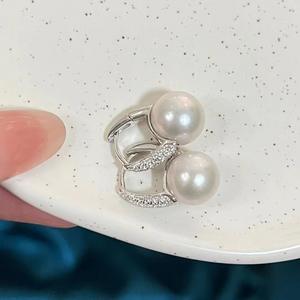 ต่างหูเงินแท้ S925 รูปใบโคลเวอร์ ประดับมุกน้ำจืดธรรมชาติขนาด 8-11 มม. เครื่องประดับอเนกประสงค์ระดับไฮเอนด์สำหรับผู้หญิง ให้ความรู้สึกอ่อนโยน แข็งแกร่ง และเบาสบาย - Product Image 3