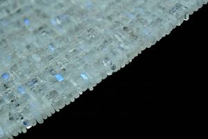 100% Precious White Rainbow Moonstone Beads Smooth Heishi Square Shape para la fabricación de joyas - Product Image 4