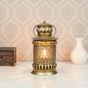 Candelabro de latón filigranado hecho a mano |   Decoración del Hogar Tradicional India de Moradabad, Ecológica y Duradera - Product Image 1