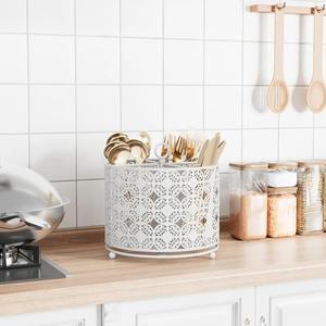 Organizador de cubiertos redondo blanco con diseño calado para cocina, también se puede usar como organizador de brochas de maquillaje para tocador. - Product Image 5