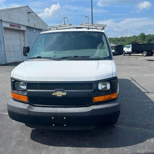 Camion tracteur poids lourd commercial 6x4 avec cabine couchette diesel pour le transport de marchandises - Product Image 1