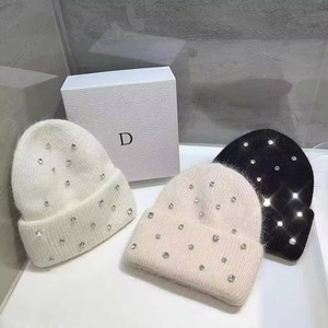 Bonnet d'hiver personnalisable en mohair fait main avec logo personnalisé, ornements floraux et en cristal, tricot côtelé, strass, respirant - Product Image 1