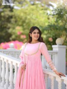 Hermoso traje Anarkali de seda Nc Vichitra con encaje dorado, listo para usar, de manga larga, conjunto de pantalón y dupatta, exportador indio. - Product Image 2