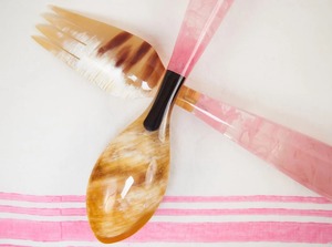 Ensemble cuillère et fourchette à salade en résine artisanale, ustensiles de service décoratifs de luxe pour la maison, les restaurants, les mariages et les événements - Product Image 3