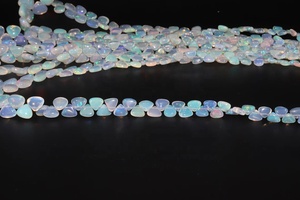 Perles d'Opale Éthiopienne Scintillantes, Forme Cœur Lisse, Pierre Naturelle à Foyer, Perforation Centrale, 5-7mm, 8 Pouces - Product Image 3