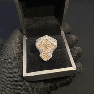 Anillo de Diamantes de Oro Sólido de 18K para Hombre con Diseño de Cruz, Estilo Religioso para Ceremonias - Product Image 1