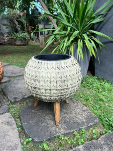 Jardinière ronde intérieure/extérieure avec cadre en bois et style rotin pour la maison et le jardin - Product Image 2