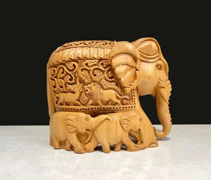 Collection Super Fine de Figurines d'Éléphants en Bois Sculptées à la Main et Écologiques de Nirmala Handicrafts, Statue de Décoration d'Art Moderne - Product Image 4