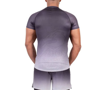 Camisetas deportivas personalizadas para hombre, fabricadas con tela de poliéster y spandex para gimnasio, entrenamiento, correr y hacer ejercicio. - Product Image 3
