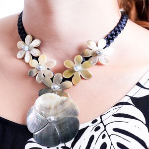 Collana Personalizzata a Forma di Fiore in Madreperla su Nylon Intrecciato per Donna - Product Image 6