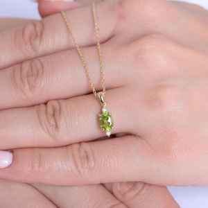 จี้เพอริดอทดรีฟทรงรี เงินแท้ 925 ชุบทอง 14K ของขวัญเครื่องประดับประจำเดือนเกิด - Product Image 3