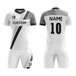 Maillot de football rétro classique personnalisable en coton 100% respirant de haute qualité à manches courtes et col en V avec nom d'équipe personnalisé - Product Image 4