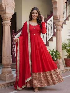 Robe longue en velours de qualité supérieure avec dupatta, élégante et luxueuse, tenue de mariage indienne et pakistanaise, entièrement cousue. - Product Image 4