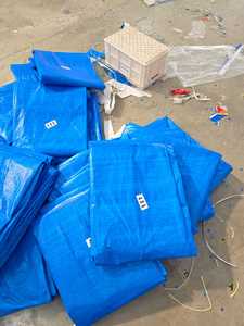 Bâche bleue 4x6 imperméable pour extérieur, tissu tissé de poids moyen, style uni, articles en stock - Product Image 3