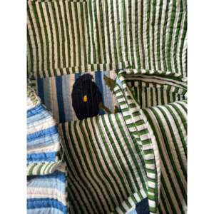 Bolso Tote Bordado con Diseño Floral Índigo de RAJASTHANI TEXTILE, Resistente al Agua, Hecho a Mano, con Cierre Abierto, para Compras, Todas las Temporadas - Product Image 3