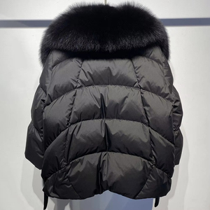 Manteau d'hiver court et ample pour femme, chaud, avec col en fourrure de renard amovible, pompons, noir, rembourré de duvet de canard blanc, respirant - Product Image 4