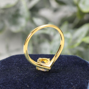 Bague Cocktail Hip Hop AMBER JEWELS en Or Massif 14K avec Diamant de Laboratoire Géométrique à Motif Feuille Moderne, Sertissage à Griffes, Certifiée IGI - Product Image 4